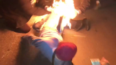 Andy Ngô - Graphic - #Antifa rioters throw a Molotov cocktail in direction of police in SE Portland. It lands next to people, setting one on fire. Video by @TaylerUSA. #PortlandRiots-1302466907006664705.mp4