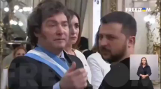 New president of Argentina Milei giftes Zelensky a Minora.mp4