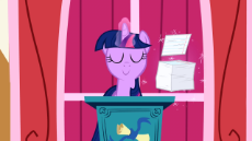 Twilight_about_to_give_a_speech_S1E04.png